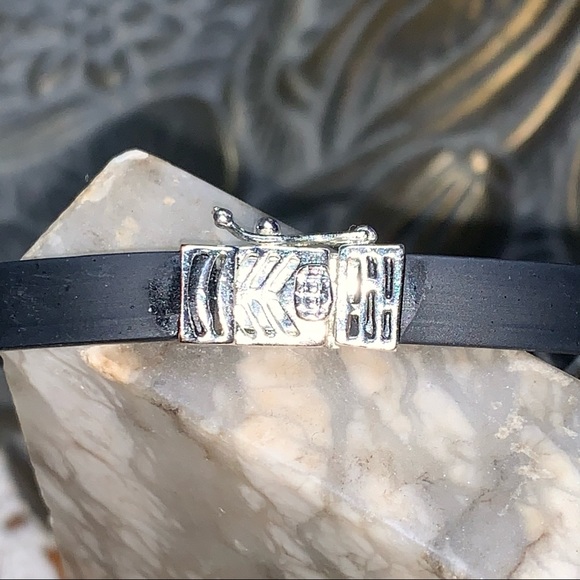 Bracelet with 3 Sliding Rhinestone Hearts - Picture 5 of 8